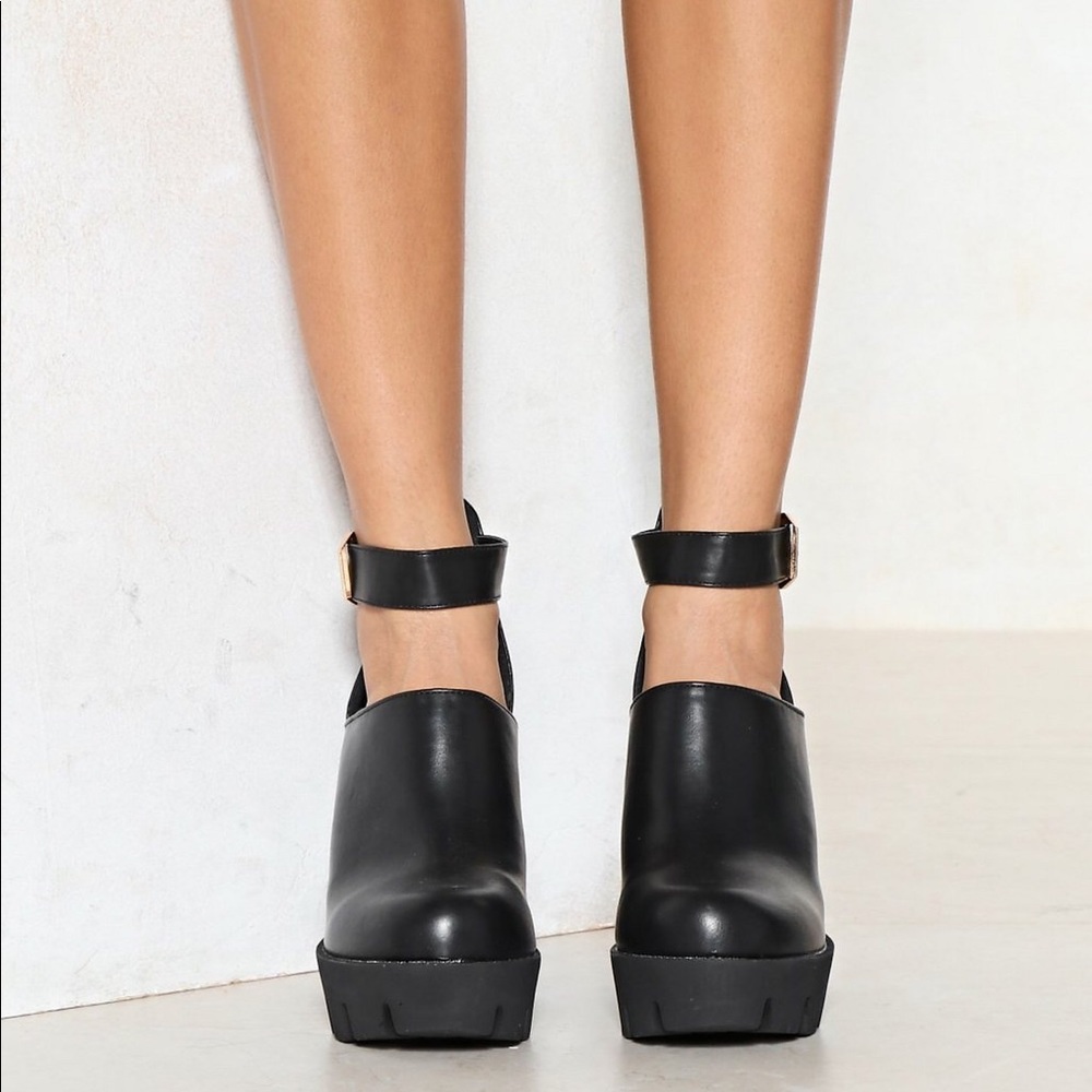 Gimme More Faux Leather Wedge US 6 - Picture 3 of 8